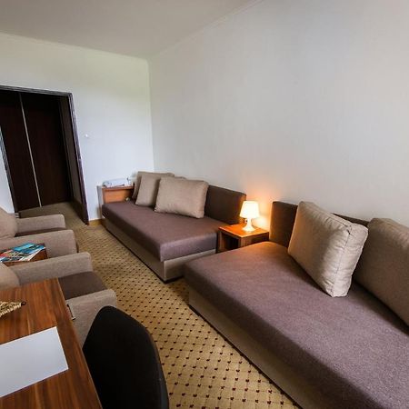 Hotel Merkur Kaluža Esterno foto