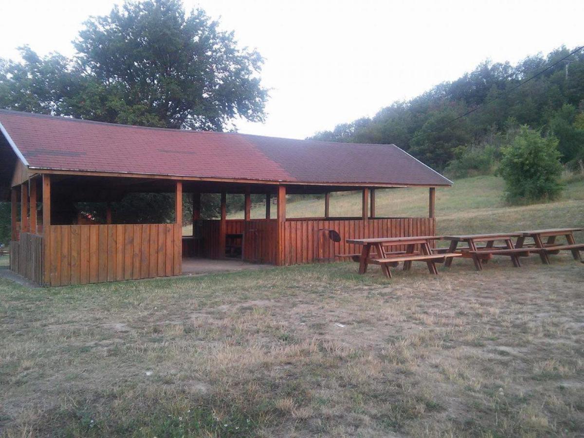 Hotel Merkur Kaluža Esterno foto