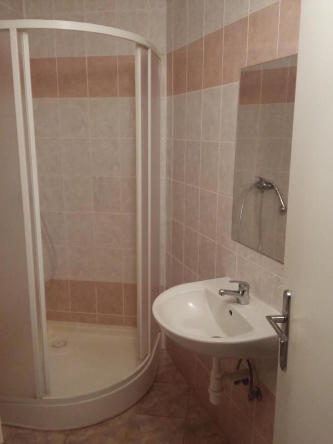 Hotel Merkur Kaluža Esterno foto