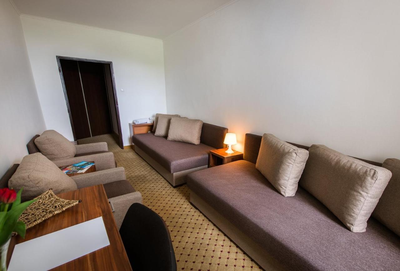 Hotel Merkur Kaluža Esterno foto