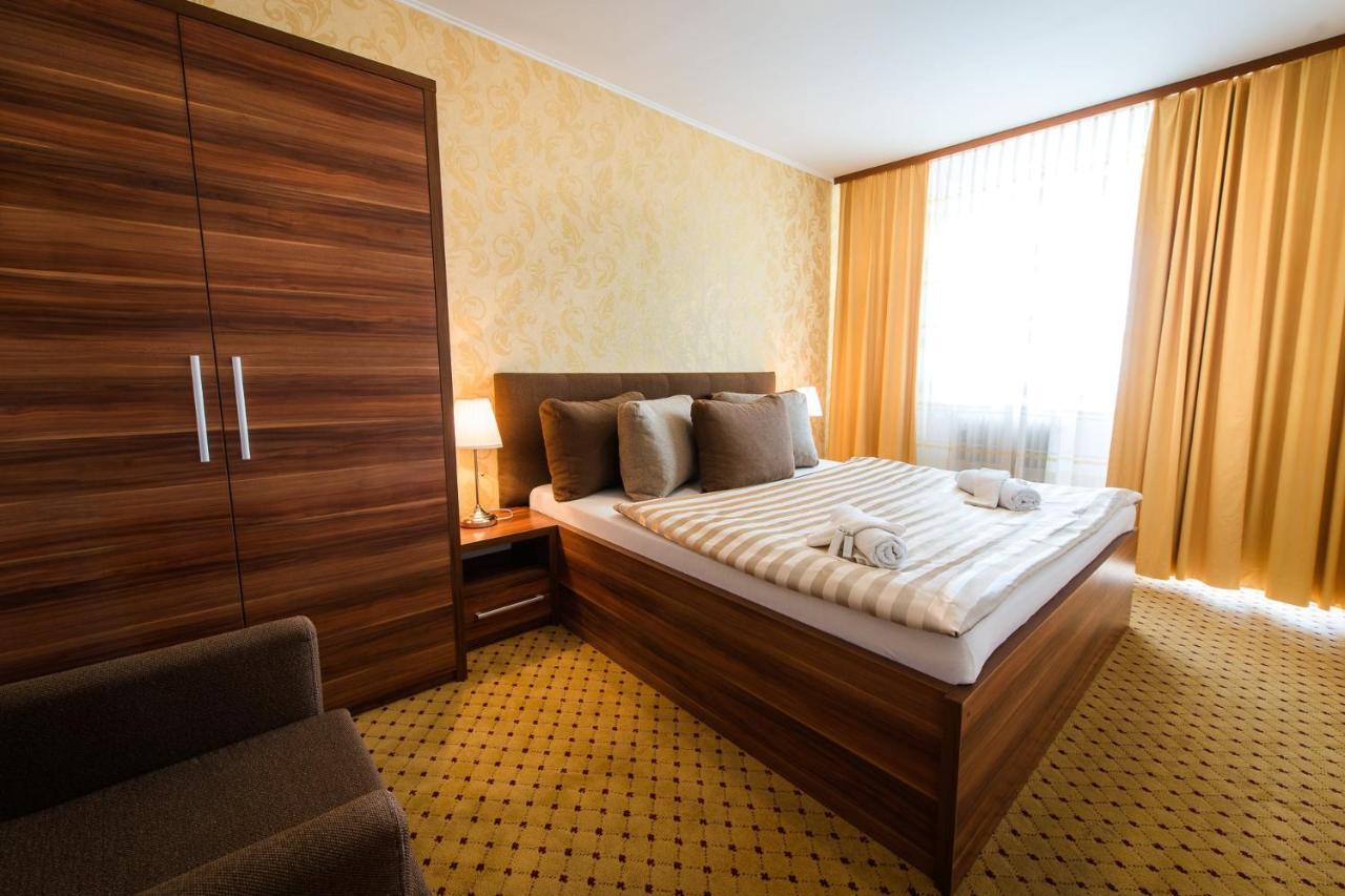 Hotel Merkur Kaluža Esterno foto