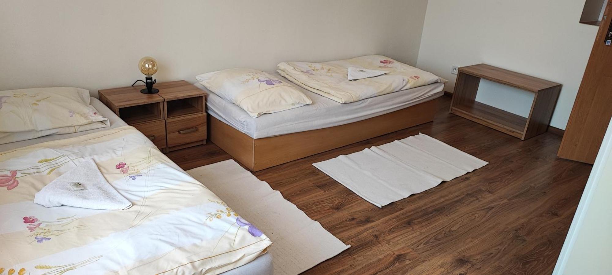 Hotel Merkur Kaluža Esterno foto