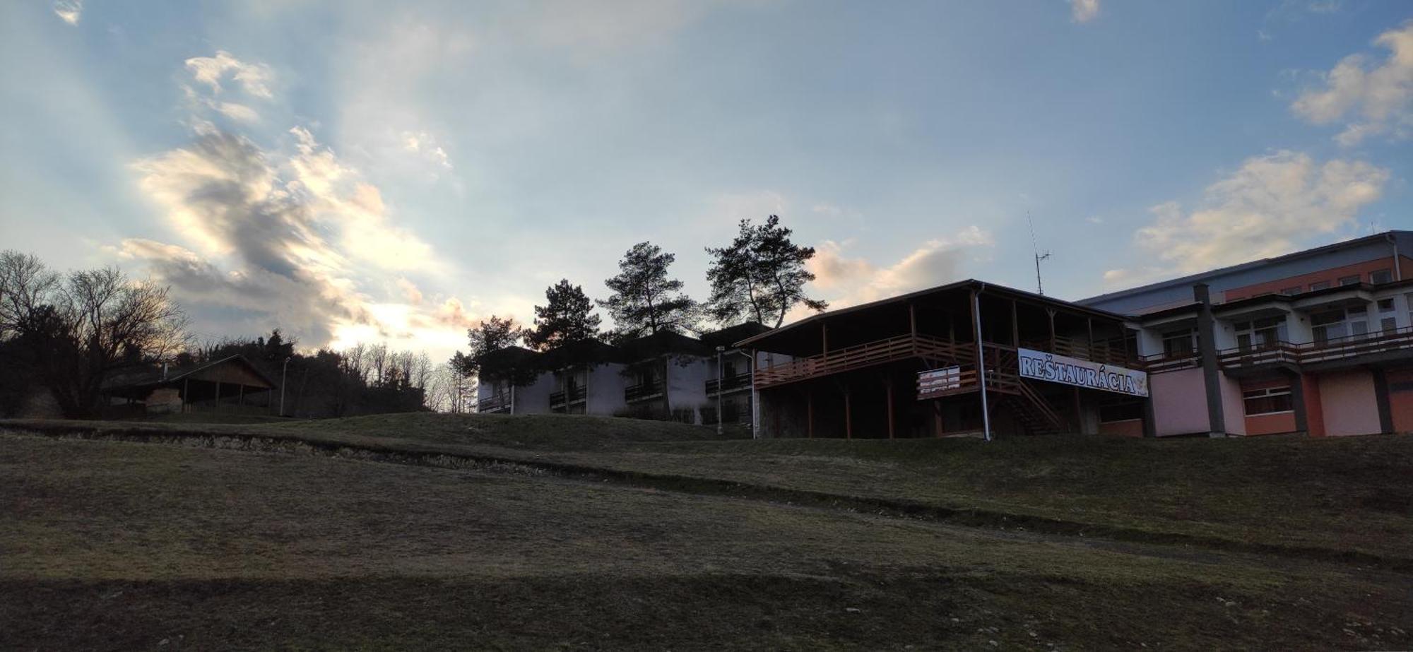 Hotel Merkur Kaluža Esterno foto