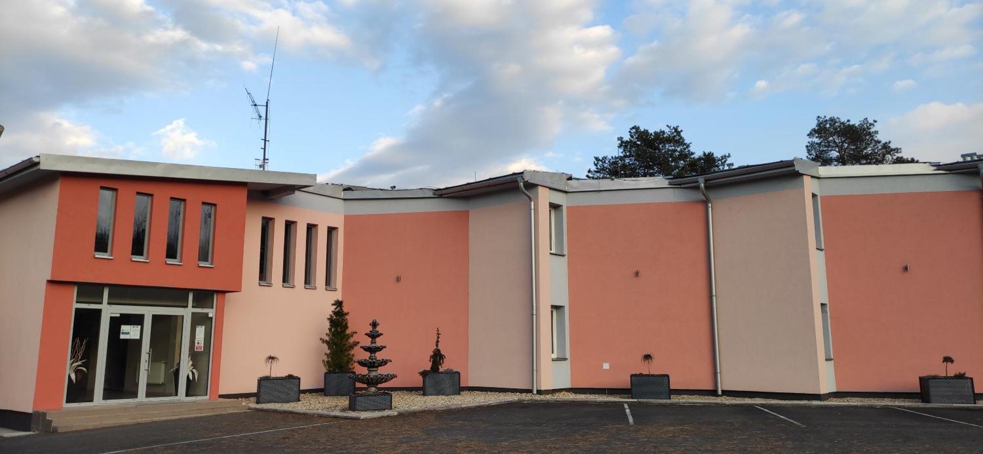 Hotel Merkur Kaluža Esterno foto
