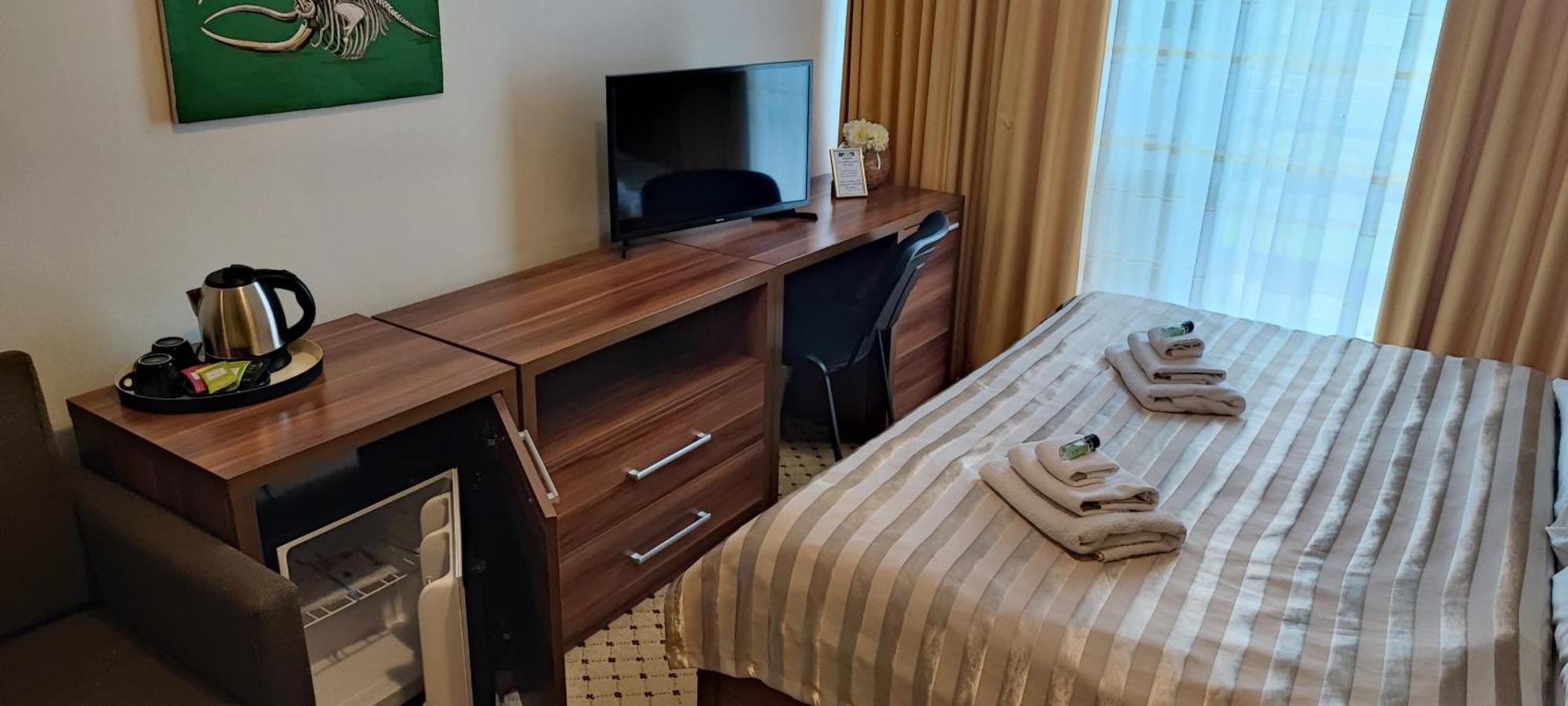 Hotel Merkur Kaluža Esterno foto