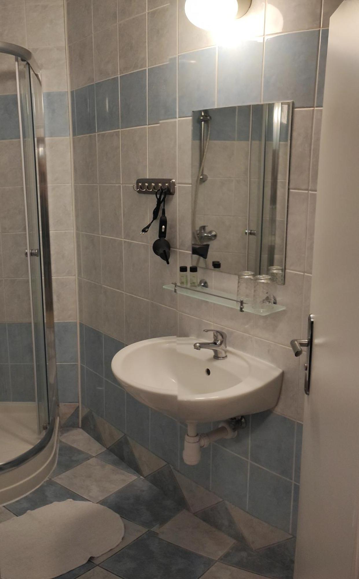 Hotel Merkur Kaluža Esterno foto