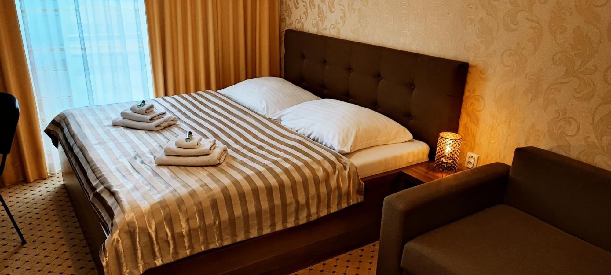 Hotel Merkur Kaluža Esterno foto